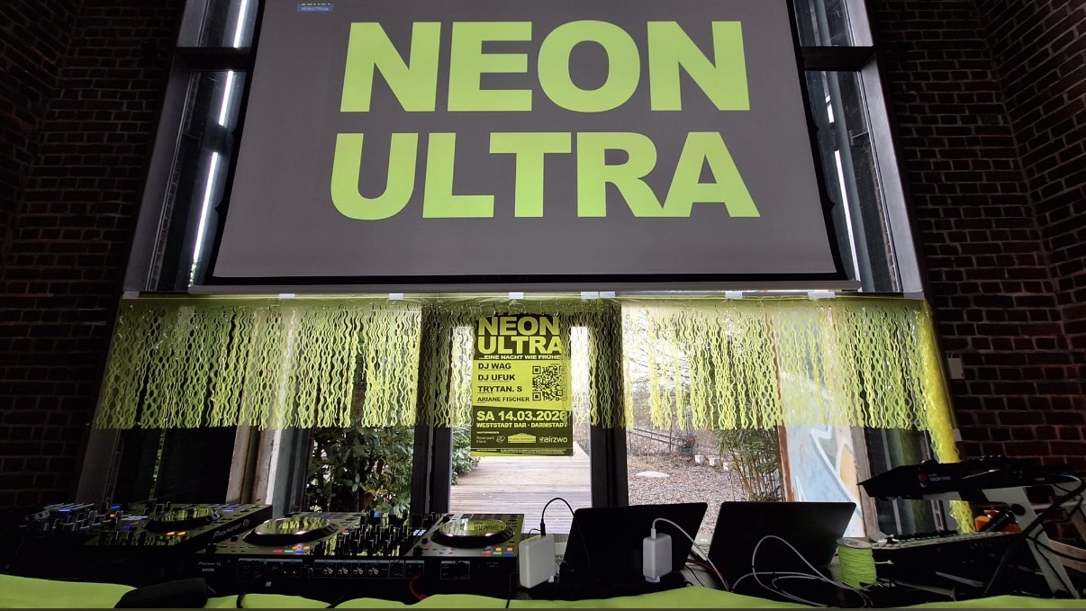 Neon Ultra Bühne